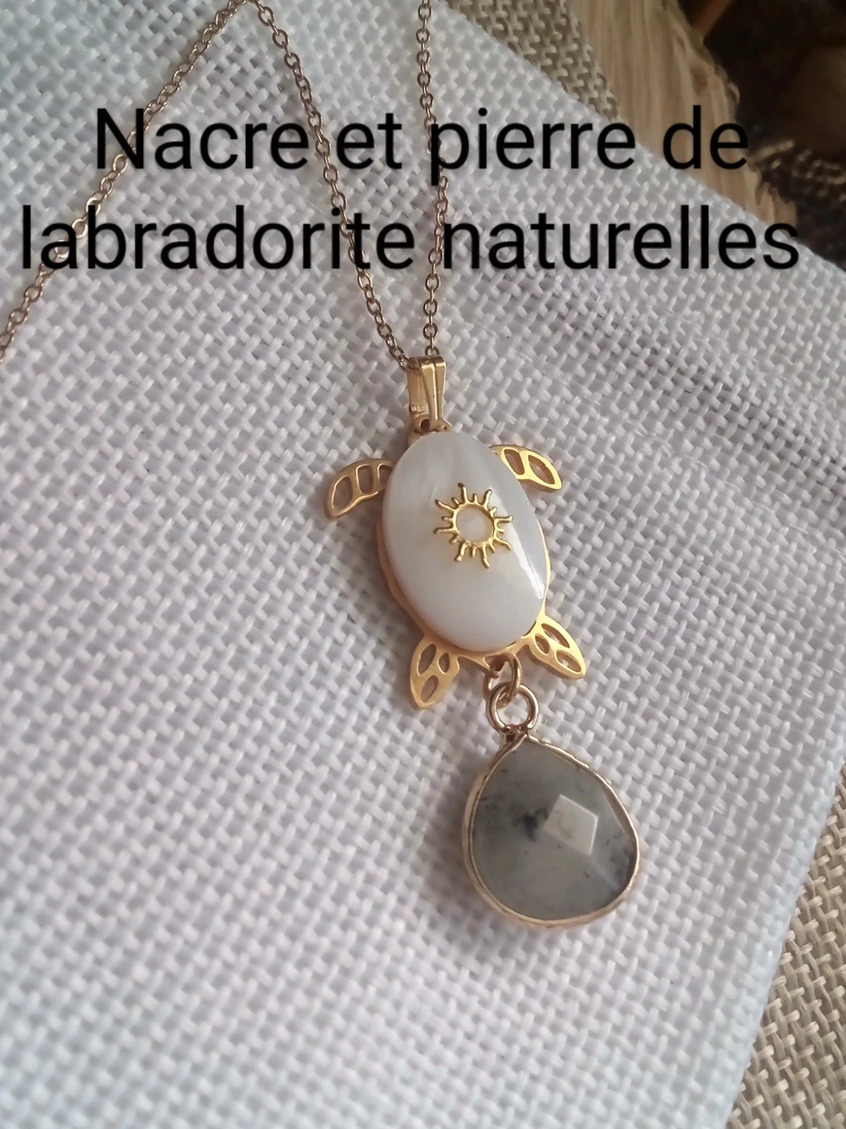 Collier tortue nacre naturelle blanche et pierre de Labradorite